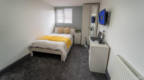 Spacious studio right by QE and UOB